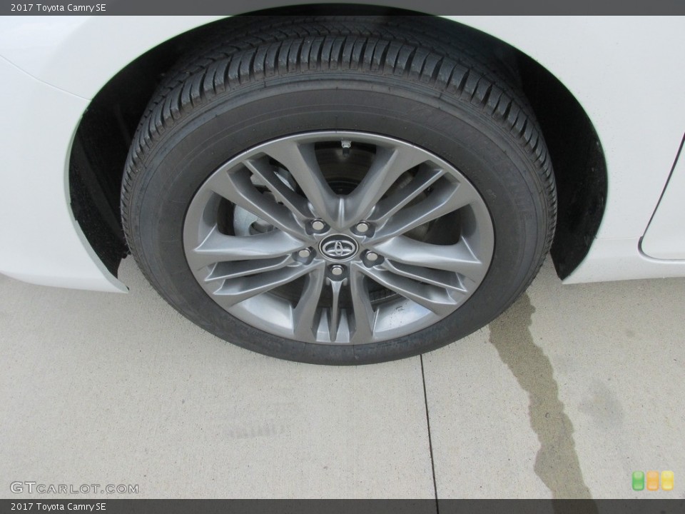 2017 Toyota Camry SE Wheel and Tire Photo #115048734
