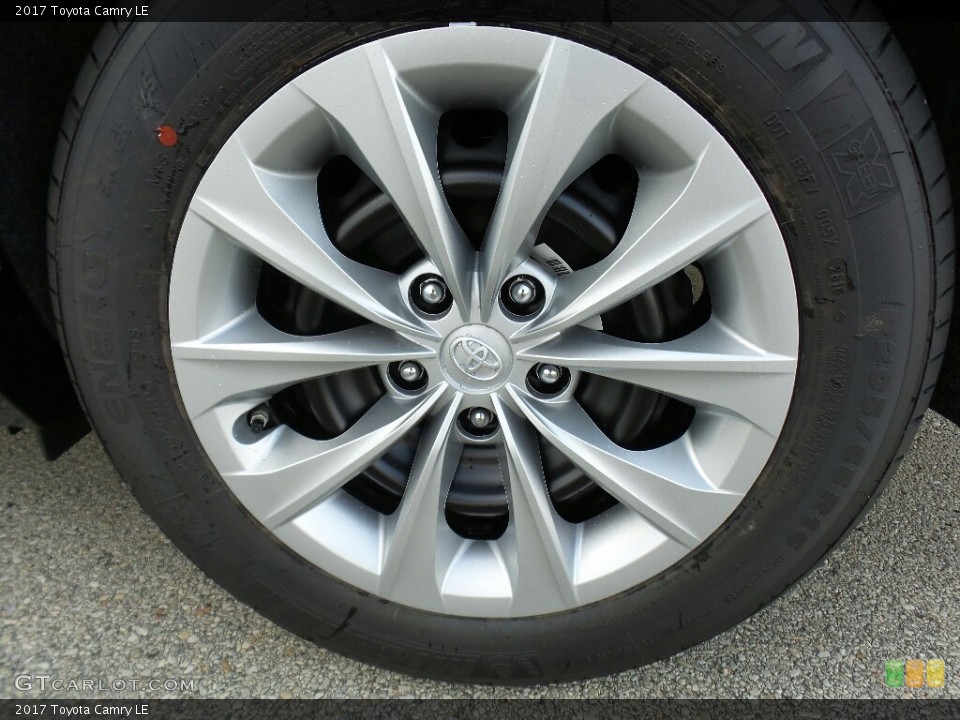 2017 Toyota Camry LE Wheel and Tire Photo #115141304