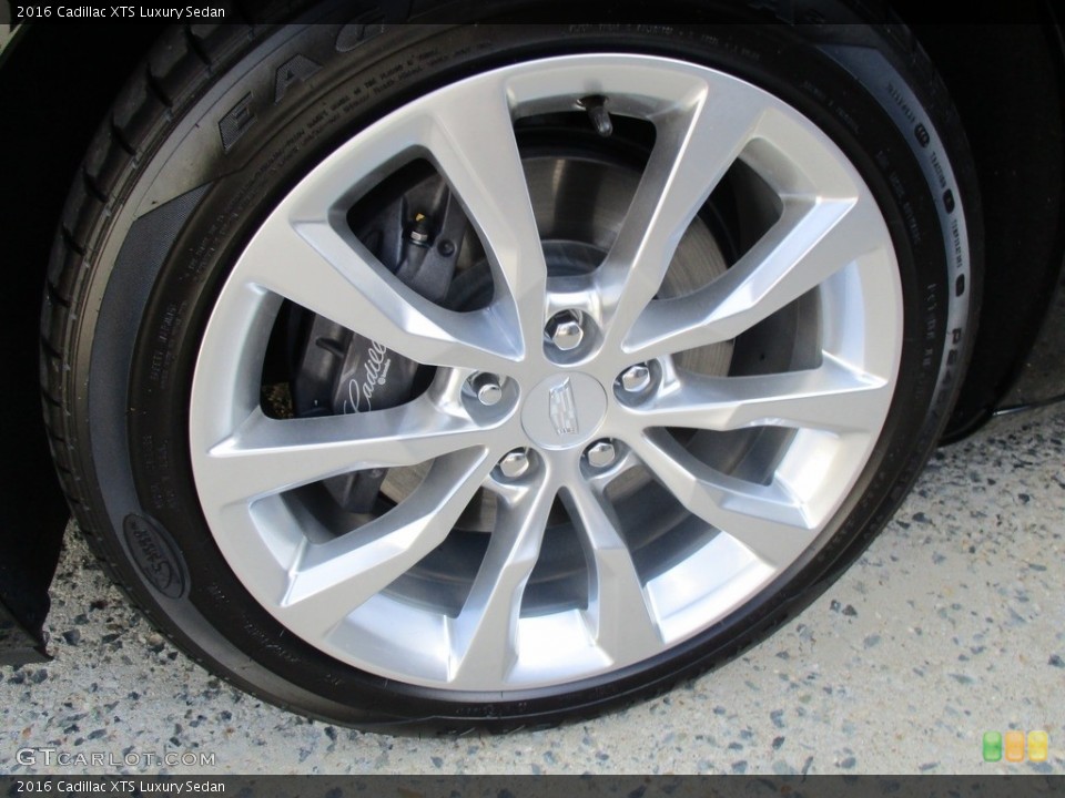 2016 Cadillac XTS Luxury Sedan Wheel and Tire Photo #115372227