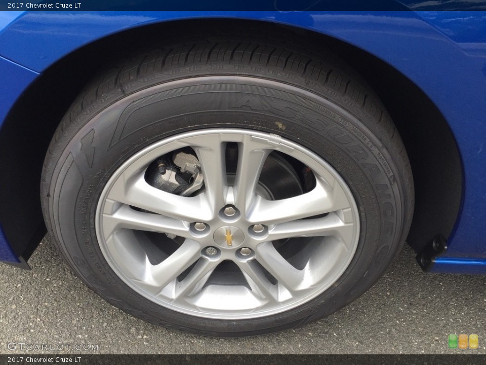 2017 Chevrolet Cruze LT Wheel and Tire Photo #115608634