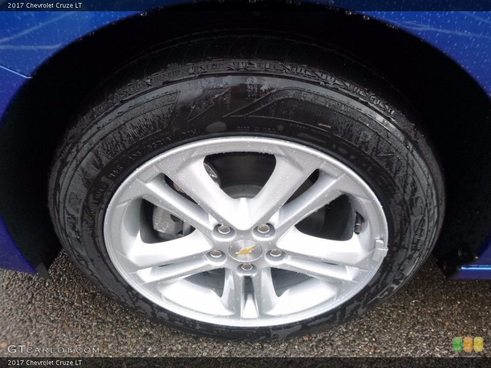 2017 Chevrolet Cruze LT Wheel and Tire Photo #115990382