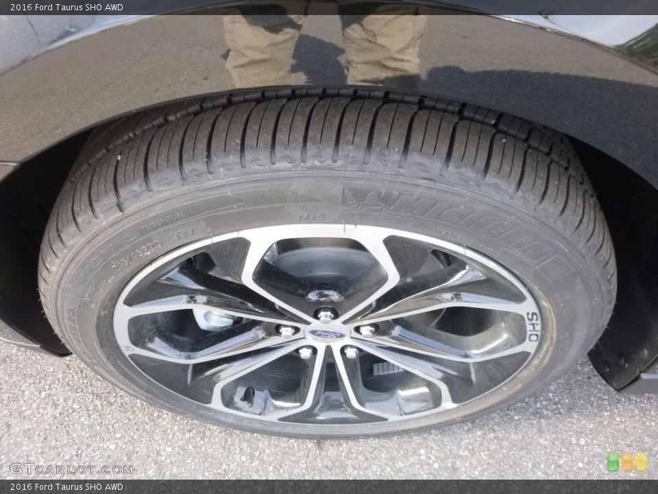 2016 Ford Taurus SHO AWD Wheel and Tire Photo #116766907