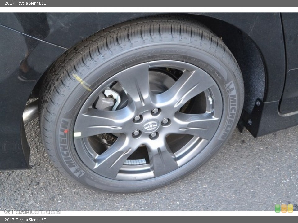 2017 Toyota Sienna SE Wheel and Tire Photo #116902418