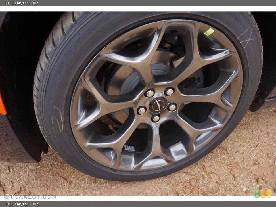 2017 Chrysler 300 S Wheel and Tire Photo #117236938