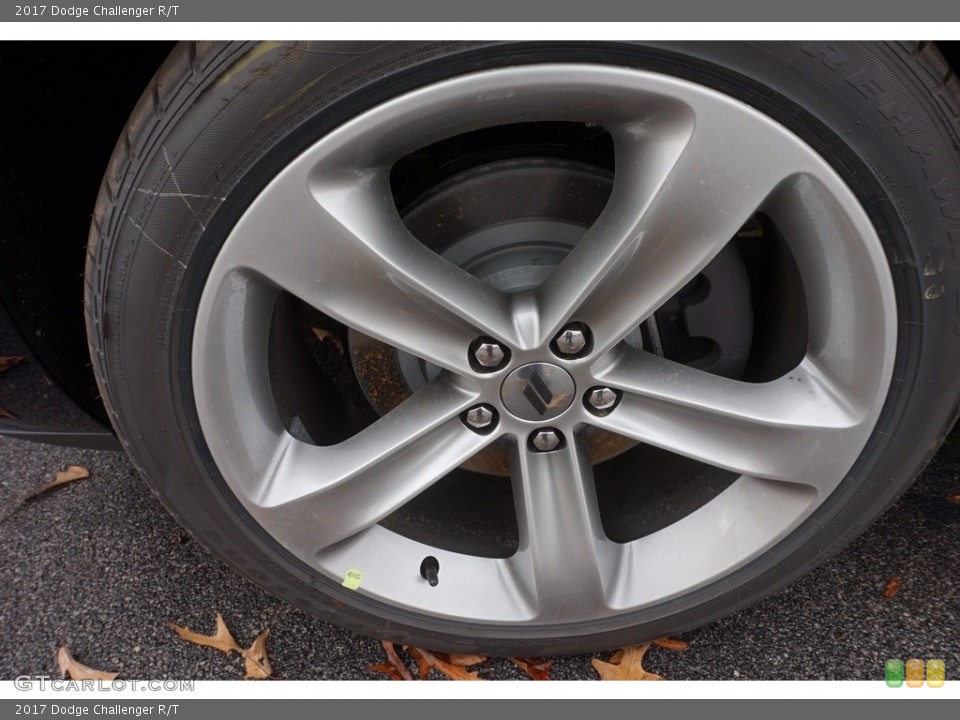 2017 Dodge Challenger R/T Wheel and Tire Photo #117280561