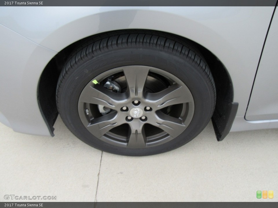 2017 Toyota Sienna SE Wheel and Tire Photo #117958277
