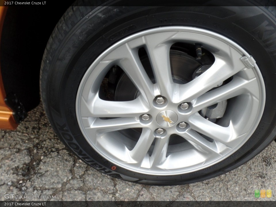 2017 Chevrolet Cruze LT Wheel and Tire Photo #118101309