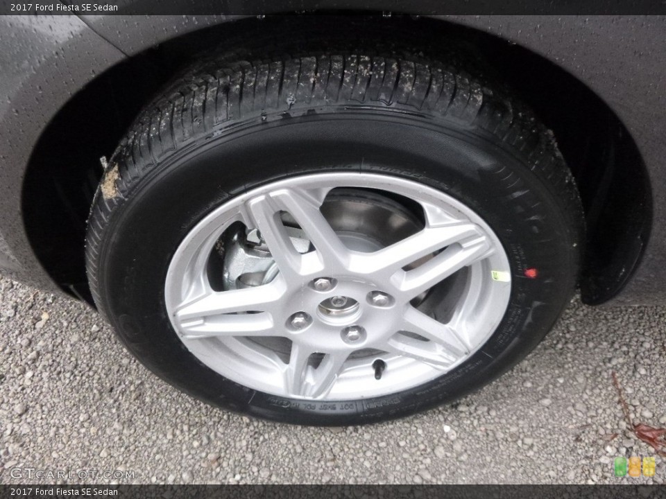 2017 Ford Fiesta SE Sedan Wheel and Tire Photo #118230152