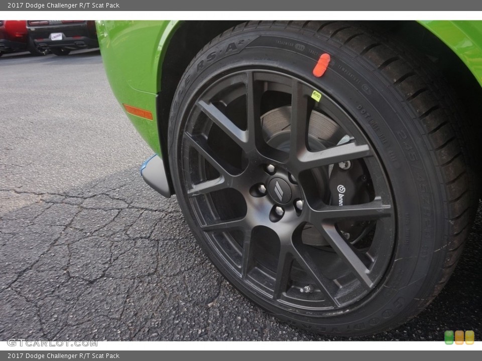 2017 Dodge Challenger R/T Scat Pack Wheel and Tire Photo #118850209