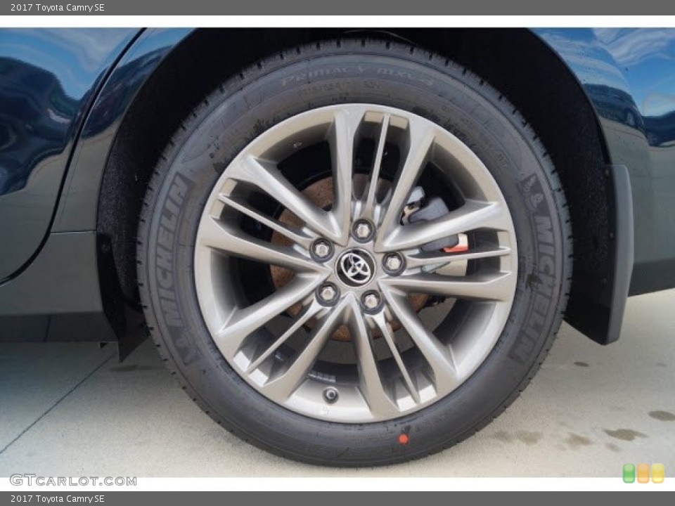 2017 Toyota Camry SE Wheel and Tire Photo #119732689
