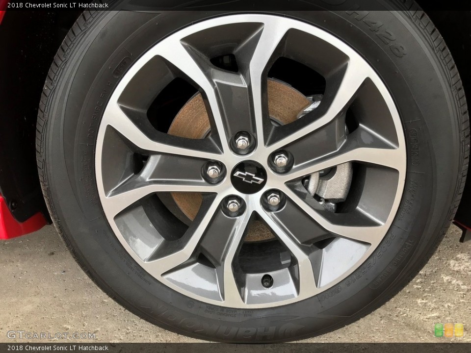 2018 Chevrolet Sonic LT Hatchback Wheel and Tire Photo #123740654