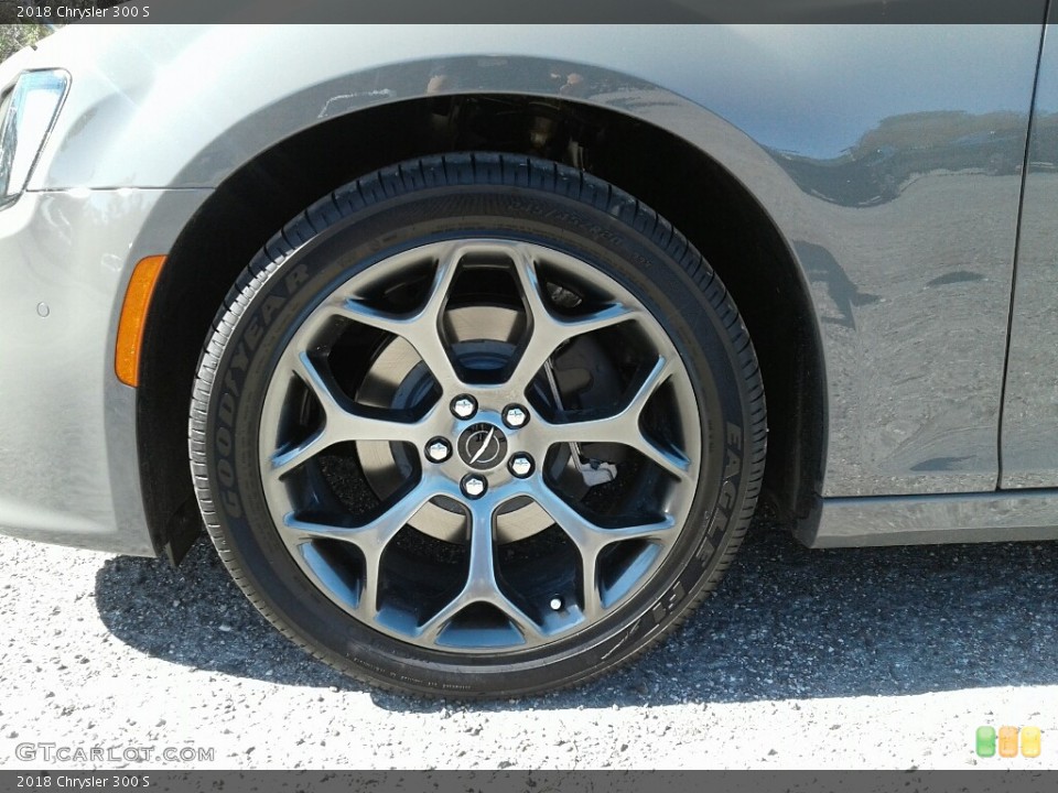 2018 Chrysler 300 S Wheel and Tire Photo #125175202
