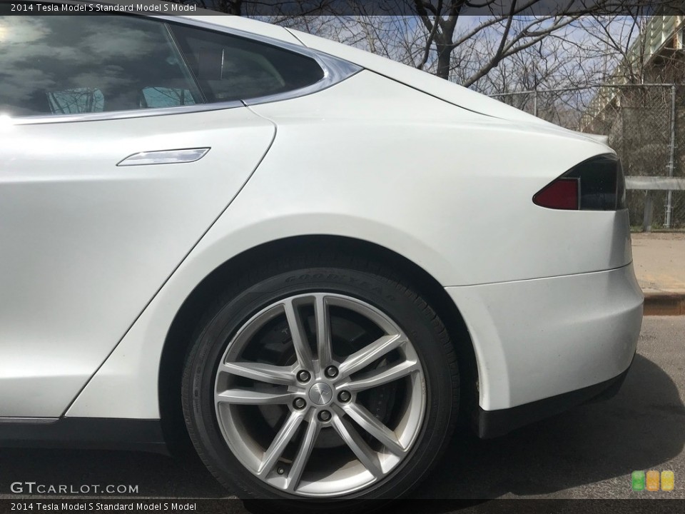 2014 Tesla Model S  Wheel and Tire Photo #126898206
