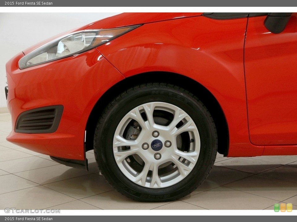 2015 Ford Fiesta SE Sedan Wheel and Tire Photo #127004027