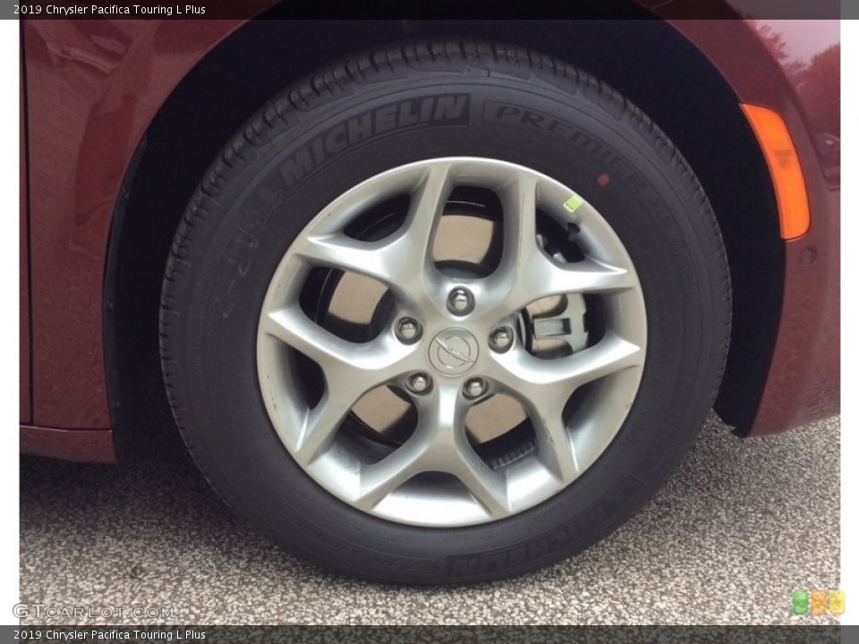 2019 Chrysler Pacifica Touring L Plus Wheel and Tire Photo #129624155