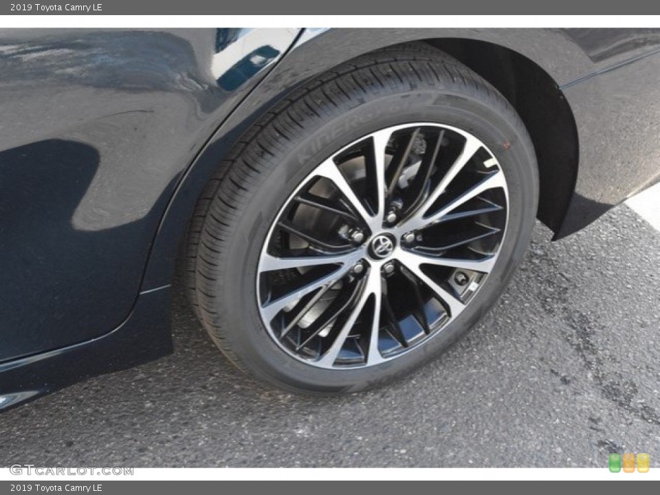 2019 Toyota Camry LE Wheel and Tire Photo #129653071