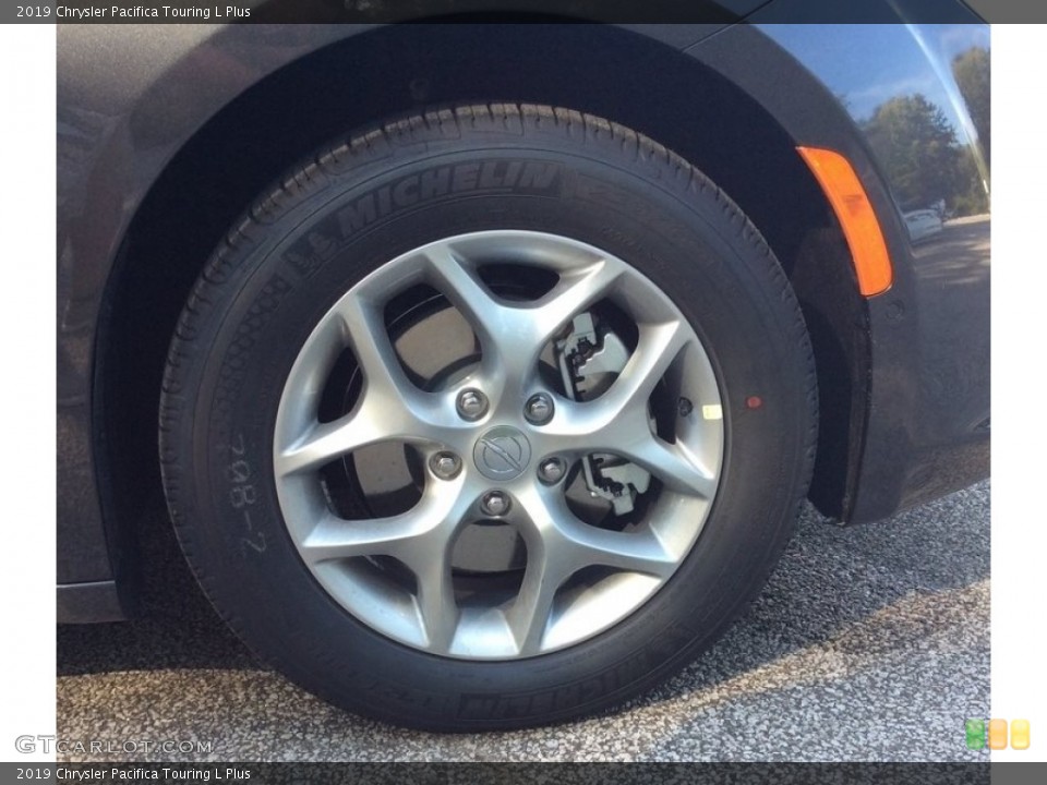 2019 Chrysler Pacifica Touring L Plus Wheel and Tire Photo #129681947