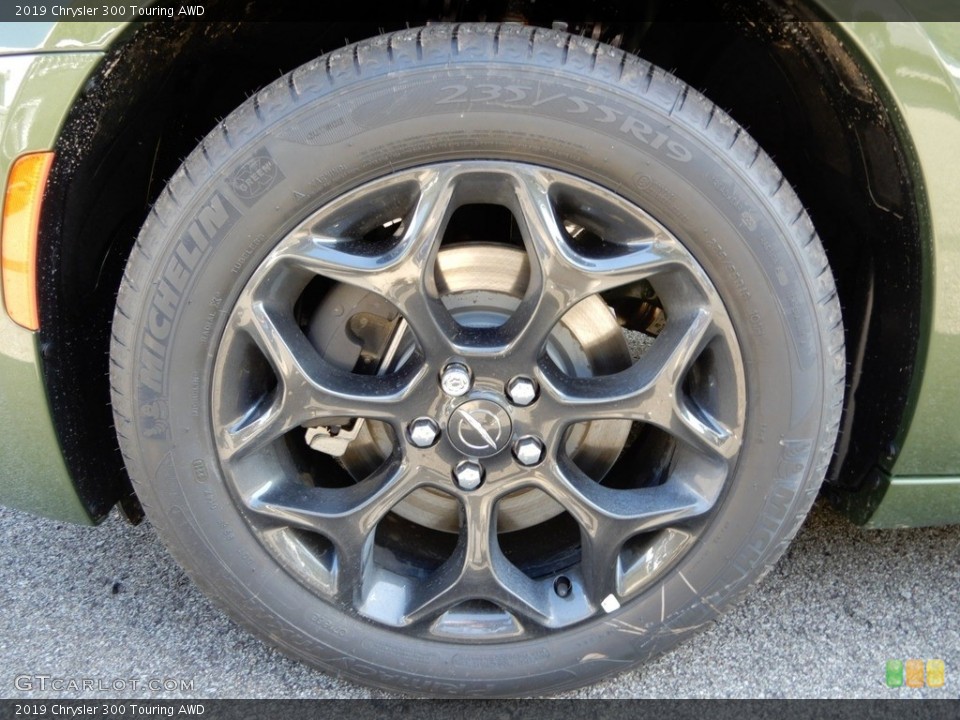 2019 Chrysler 300 Touring AWD Wheel and Tire Photo #129829459