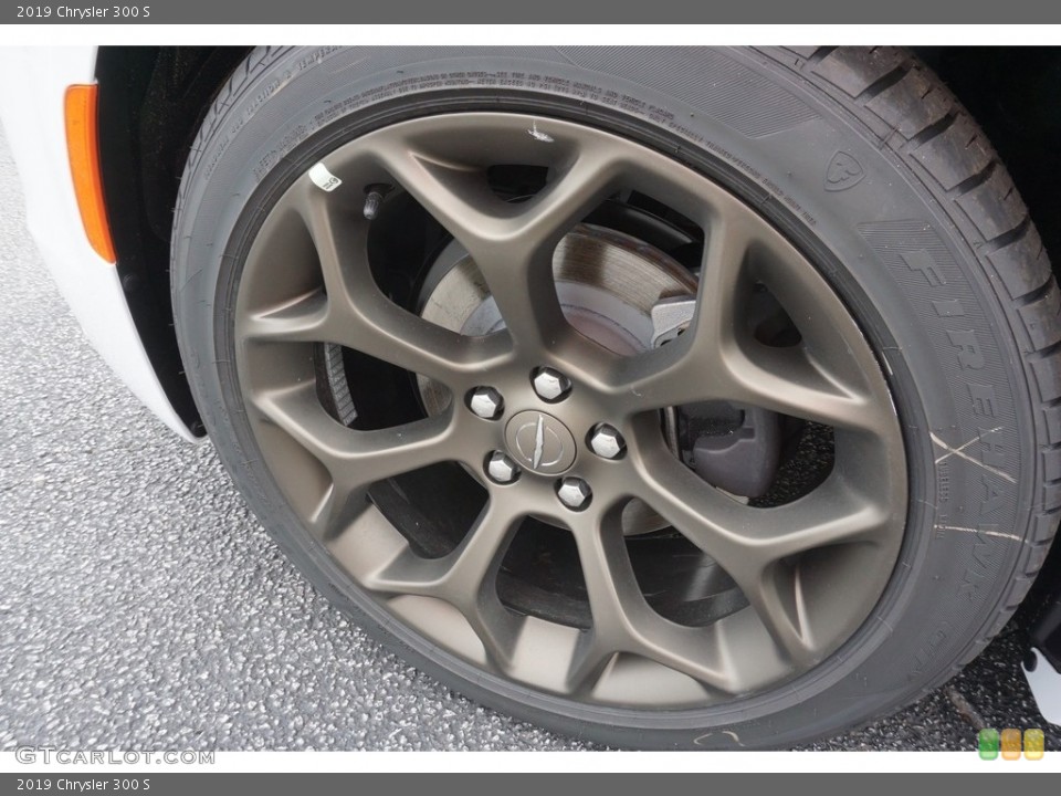 2019 Chrysler 300 S Wheel and Tire Photo #129950779