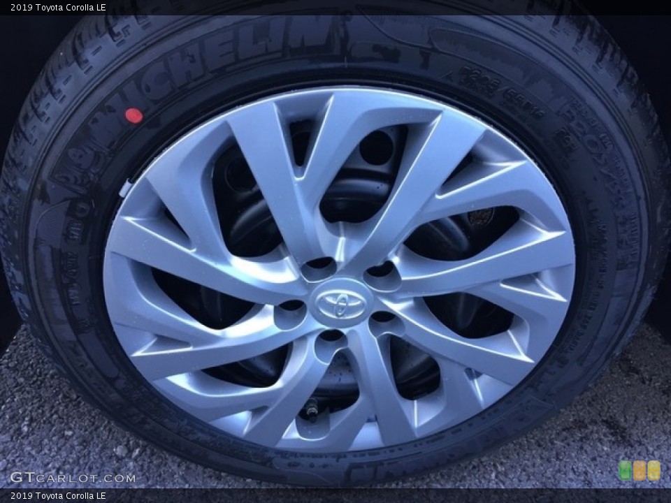 2019 Toyota Corolla LE Wheel and Tire Photo #129992740