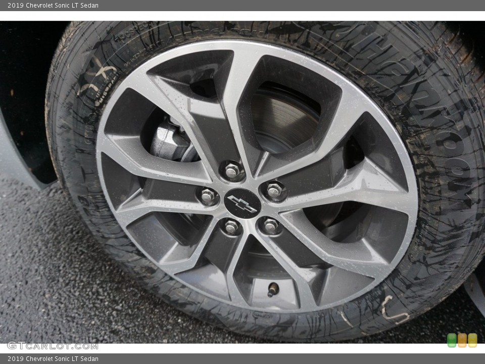 2019 Chevrolet Sonic LT Sedan Wheel and Tire Photo #130535068