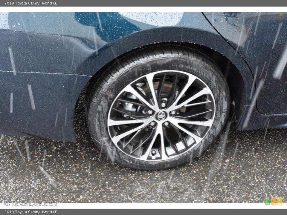 2019 Toyota Camry Hybrid LE Wheel and Tire Photo #131400456