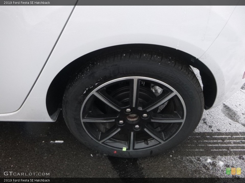 2019 Ford Fiesta SE Hatchback Wheel and Tire Photo #131478141