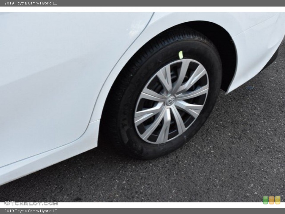 2019 Toyota Camry Hybrid LE Wheel and Tire Photo #131551027