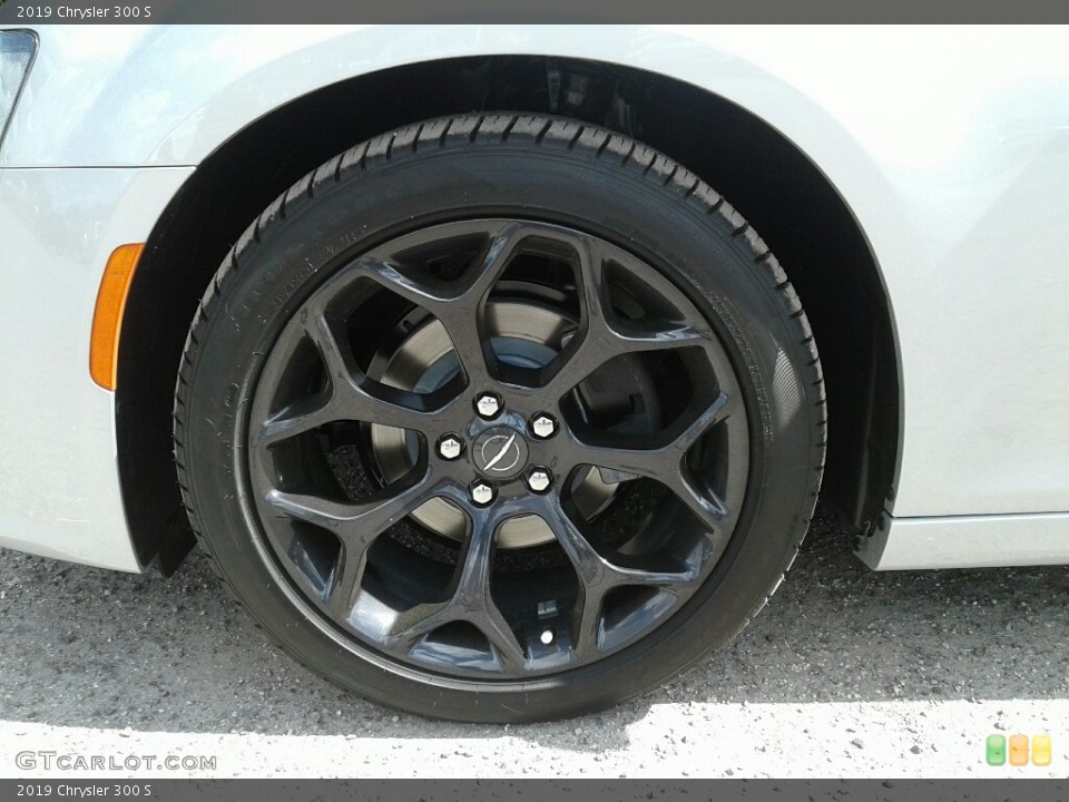 2019 Chrysler 300 S Wheel and Tire Photo #132011006