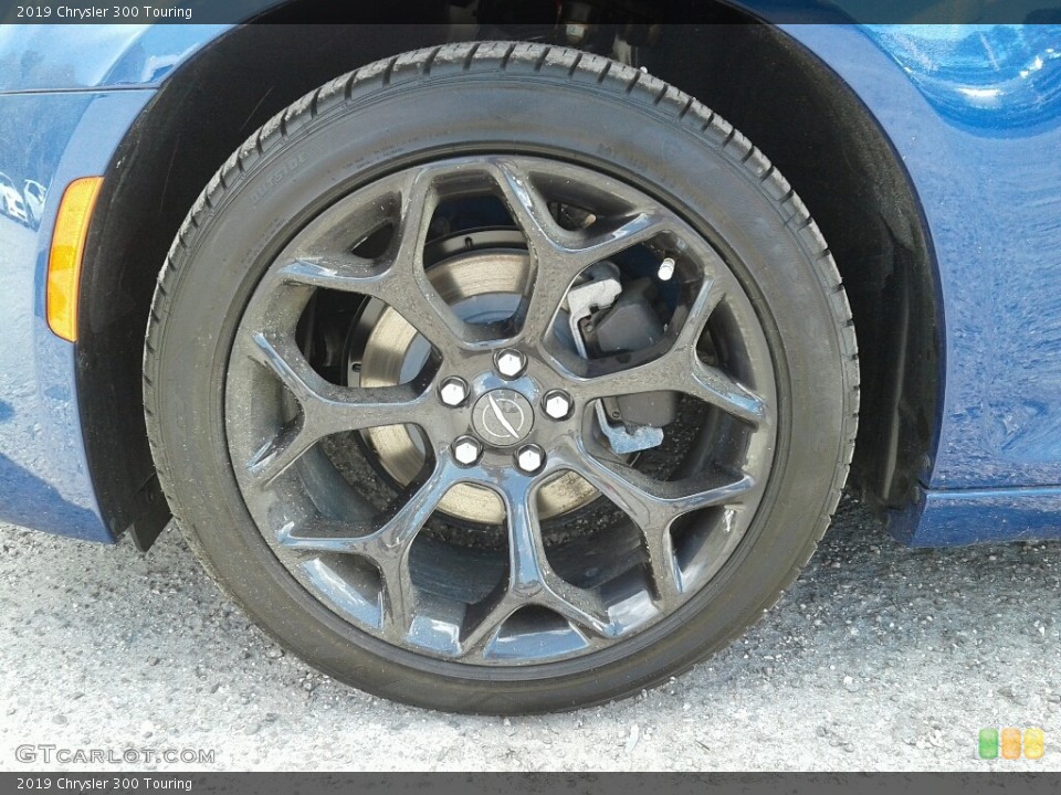 2019 Chrysler 300 Touring Wheel and Tire Photo #132012044