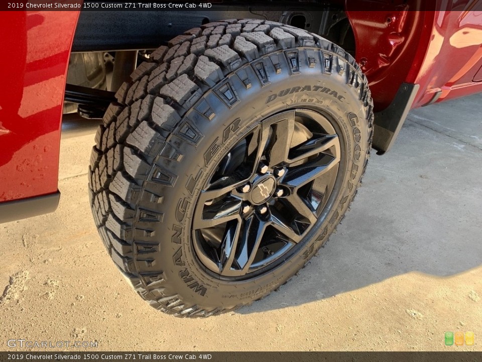2019 Chevrolet Silverado 1500 Custom Z71 Trail Boss Crew Cab 4WD Wheel and Tire Photo #132679256