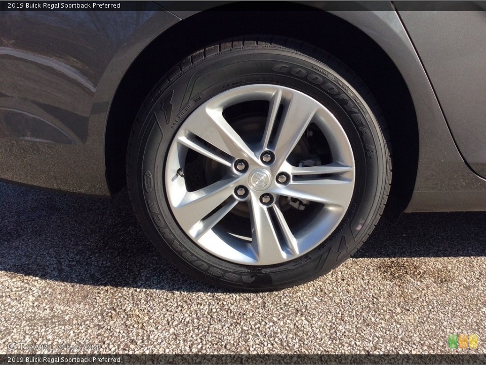 2019 Buick Regal Sportback Preferred Wheel and Tire Photo #132690411