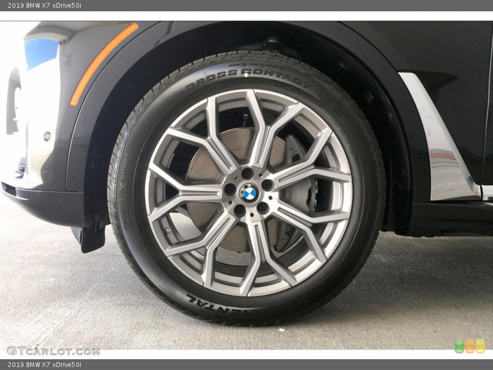 2019 BMW X7 xDrive50i Wheel and Tire Photo #133152752