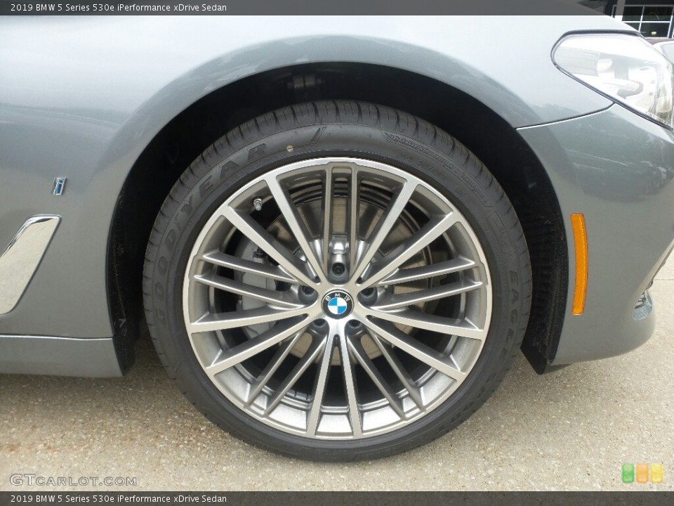 2019 BMW 5 Series 530e iPerformance xDrive Sedan Wheel and Tire Photo #133317948