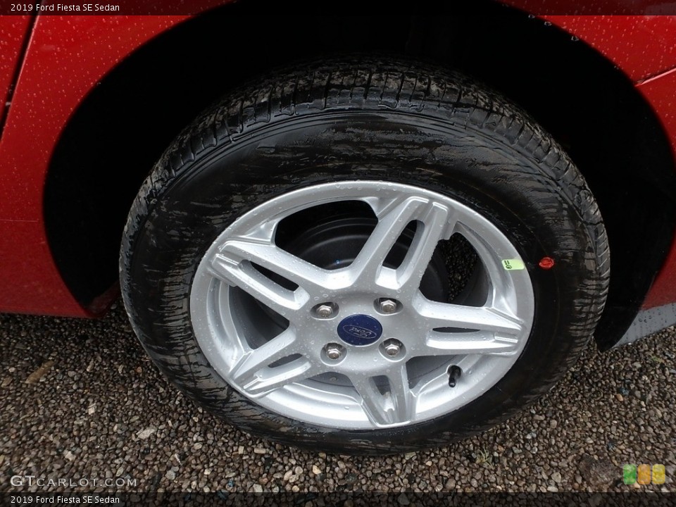 2019 Ford Fiesta SE Sedan Wheel and Tire Photo #134716130