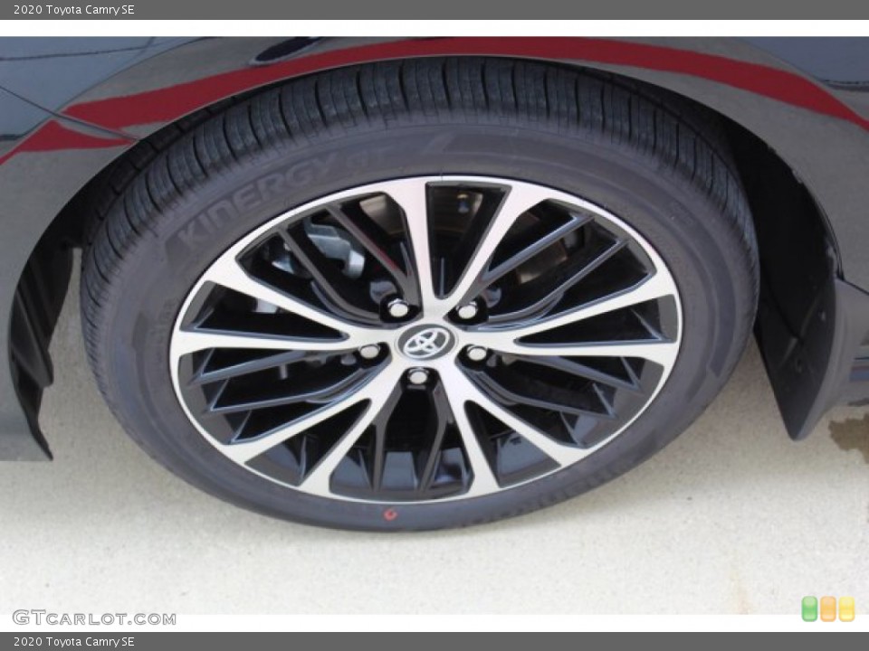 2020 Toyota Camry SE Wheel and Tire Photo #135566498