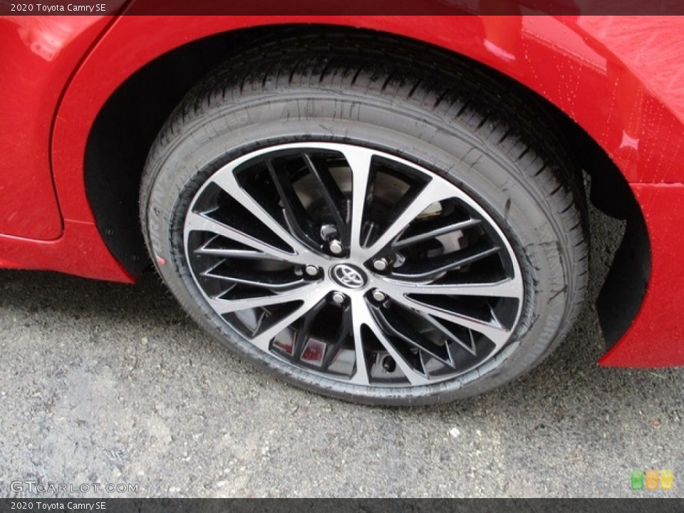2020 Toyota Camry SE Wheel and Tire Photo #135638962