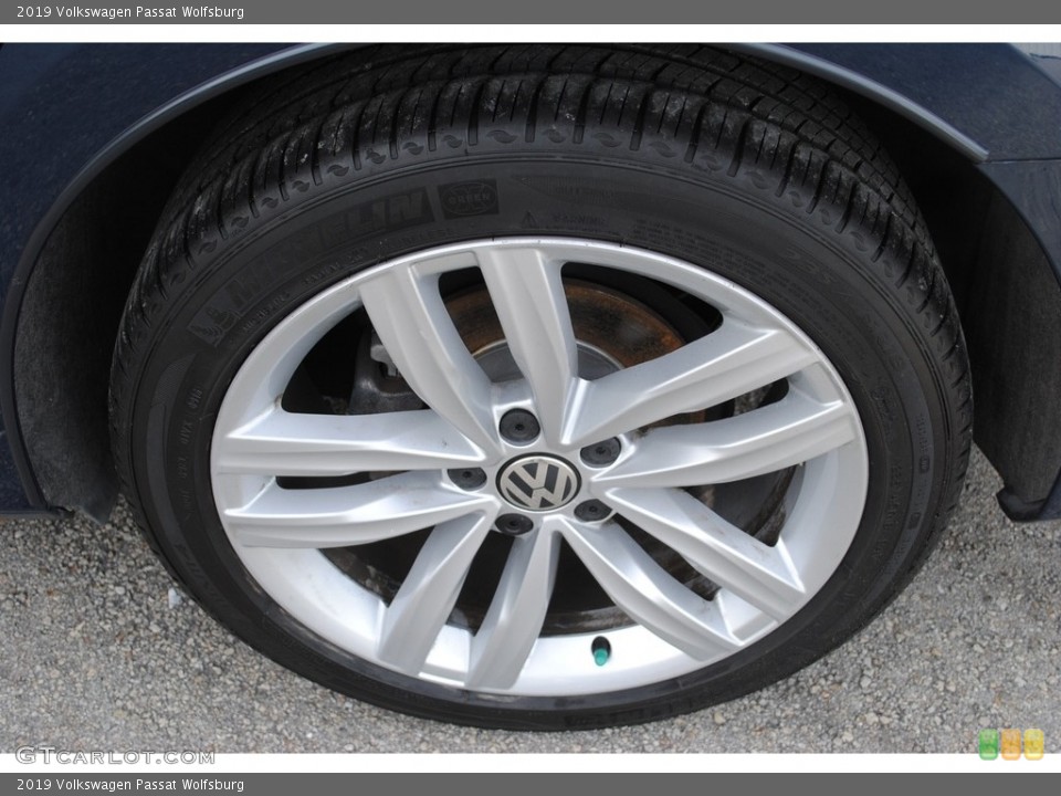 2019 Volkswagen Passat Wolfsburg Wheel and Tire Photo #136459680