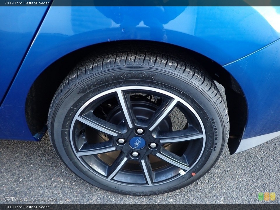 2019 Ford Fiesta SE Sedan Wheel and Tire Photo #137098145