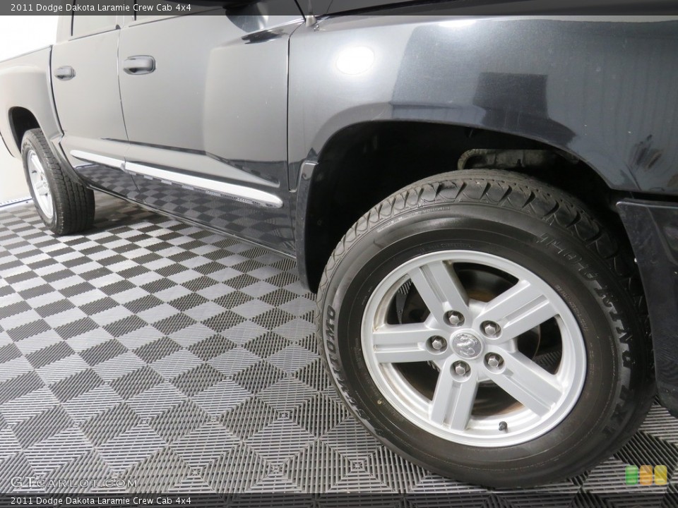 2011 Dodge Dakota Laramie Crew Cab 4x4 Wheel and Tire Photo #138440304