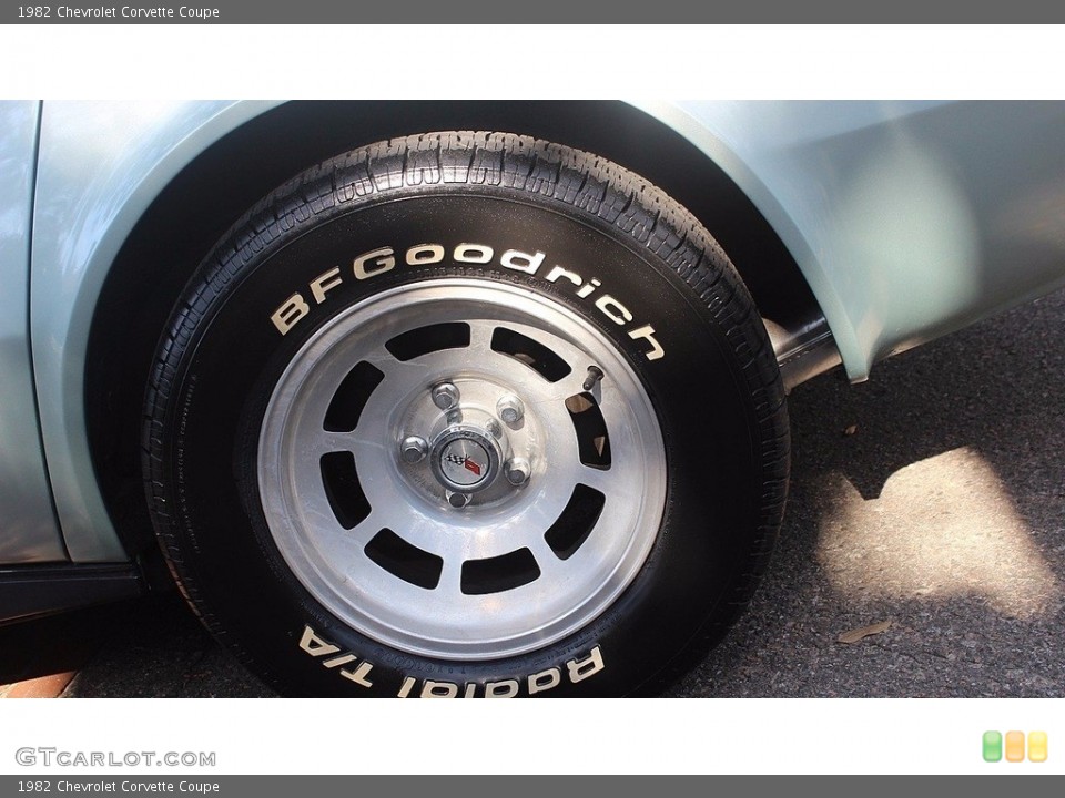 1982 Chevrolet Corvette Coupe Wheel and Tire Photo #138594993
