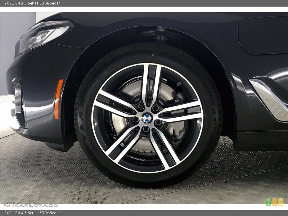 2021 BMW 5 Series 530e Sedan Wheel and Tire Photo #139580880