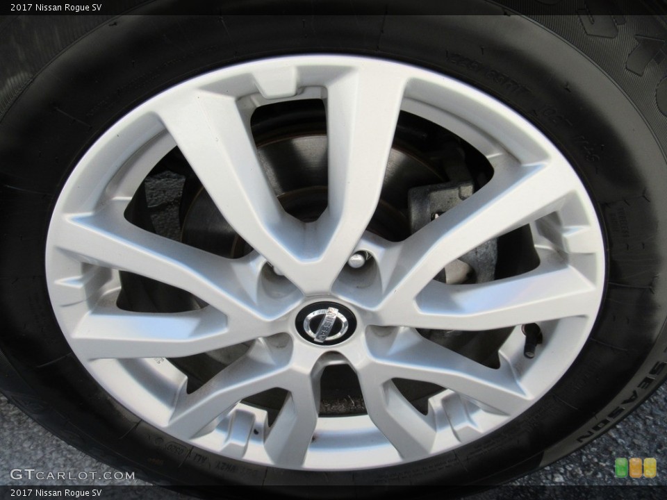 2017 Nissan Rogue SV Wheel and Tire Photo #139711282