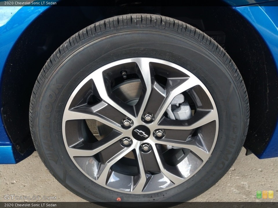 2020 Chevrolet Sonic LT Sedan Wheel and Tire Photo #139726410