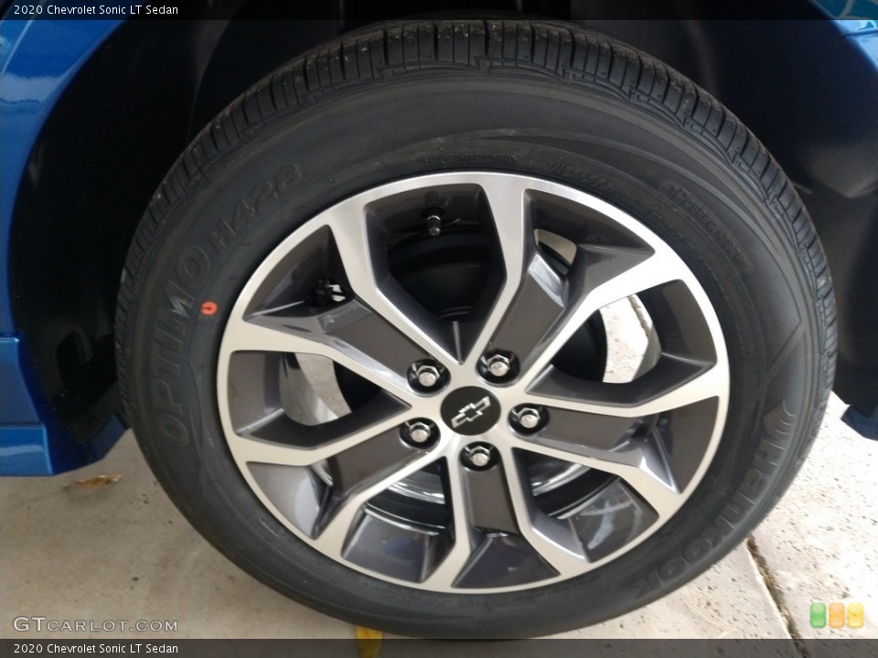 2020 Chevrolet Sonic LT Sedan Wheel and Tire Photo #139726458