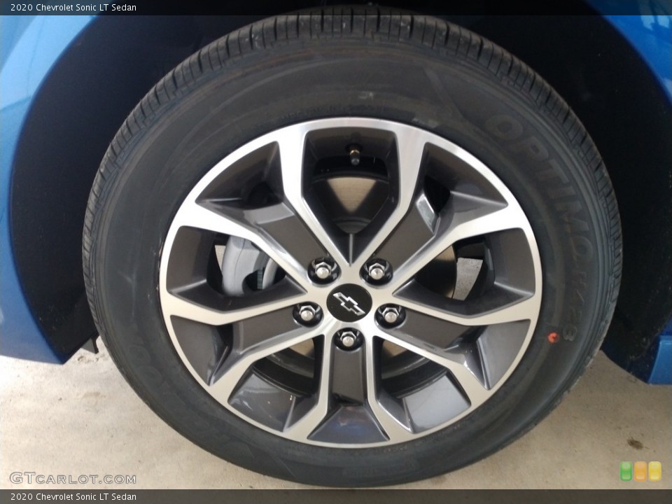 2020 Chevrolet Sonic LT Sedan Wheel and Tire Photo #139726482