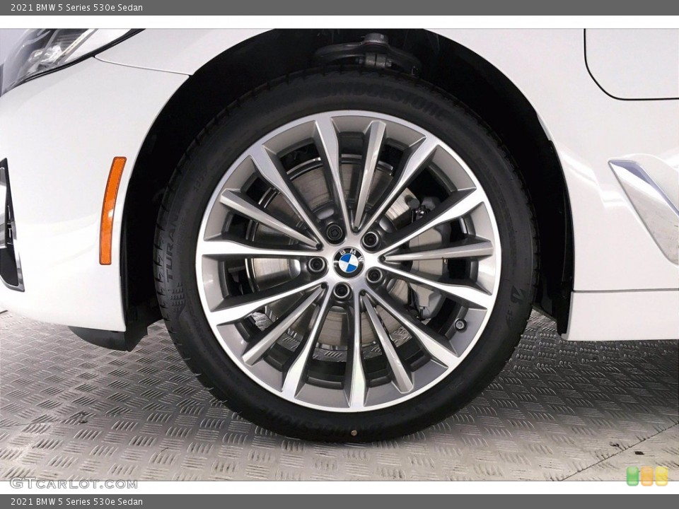 2021 BMW 5 Series 530e Sedan Wheel and Tire Photo #139914632