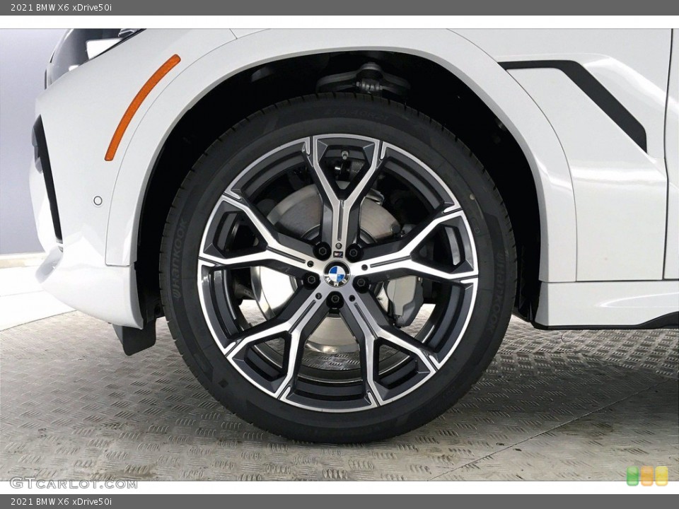 2021 BMW X6 xDrive50i Wheel and Tire Photo #140019726