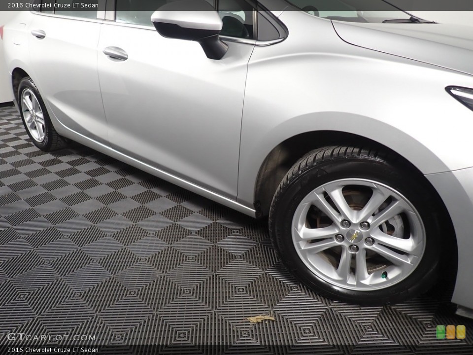 2016 Chevrolet Cruze LT Sedan Wheel and Tire Photo #140092992