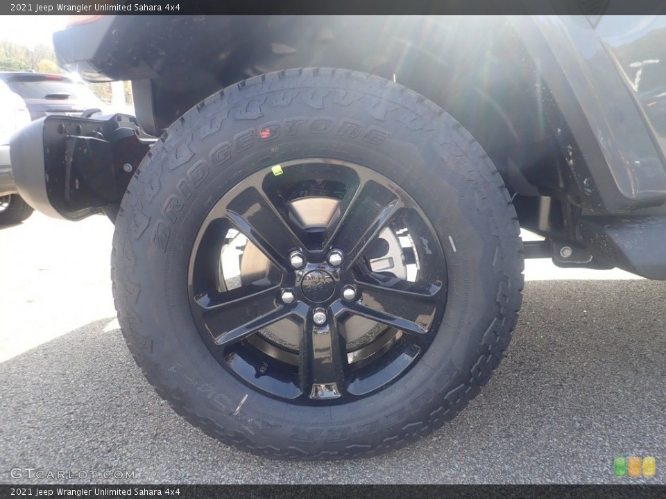 2021 Jeep Wrangler Unlimited Sahara 4x4 Wheel and Tire Photo #140115403